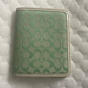 Coach- Green signature ID holder, Like New